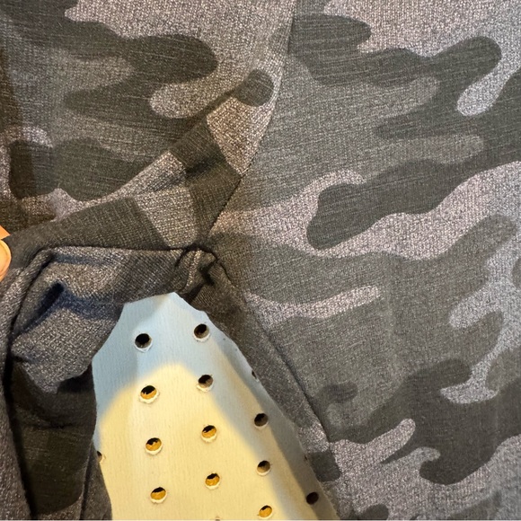 Sundry | NWT Camo Flare Pant w/ Trim-Charcoal Sz. 4 - Picture 5 of 10